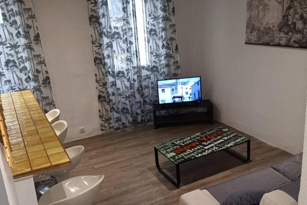 Appartamento Coquet 2 pièces coeur Vieil Antibes Esterno foto